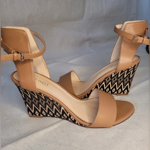 Nine West Tan Wedge Heels with Tribal Print Pattern Size 9 - Picture 7 of 12